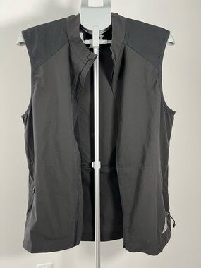 Zara Men’s Black Lightweight Vest - BROKEN ZIPPER